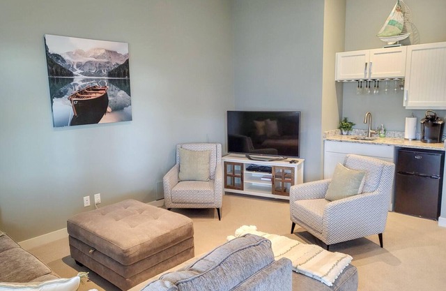 Pool! VIEW! Golf Cart! - Large 2 level home - 4 bedrooms 4 bathrooms