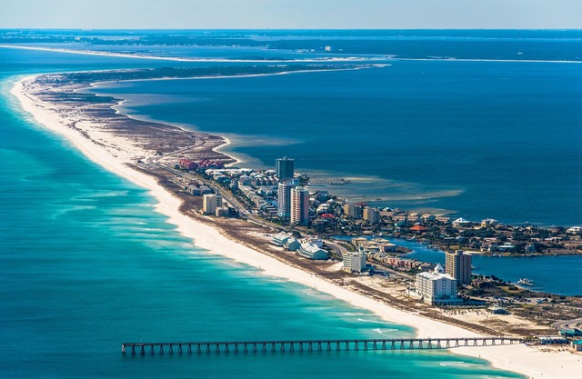 Das Hotel liegt im Herzen von P'cola Bch! Gratis Wifi. Schwimmbad. 2 Schlafzimmer Wohnung