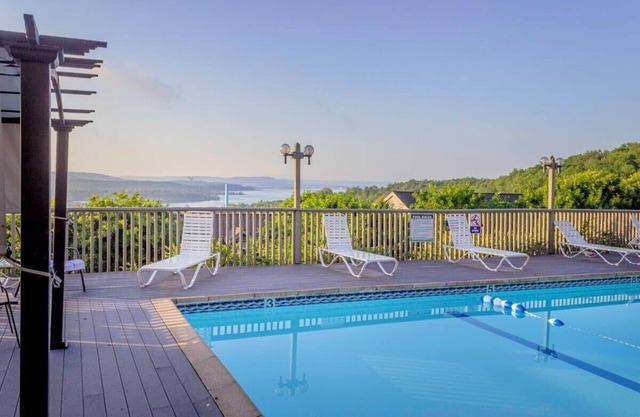 Branson Condo Vermietung Baumhaus ��Seeblick Silver Dollar City (131709)