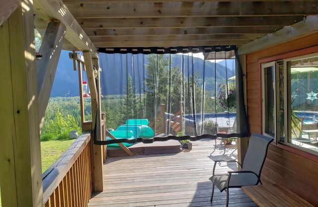Pool, Wildnis; Blick auf Berge, See, Fluss, Whirlpool, Sauna, Privatsphäre, Wanderwege !!