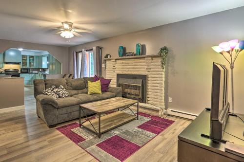 PoolandBeach Access Spacious Tobyhanna Family Home!