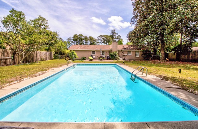Pools Paradise: 4 BR, 2 BA House in Wilmington, Sleeps 8