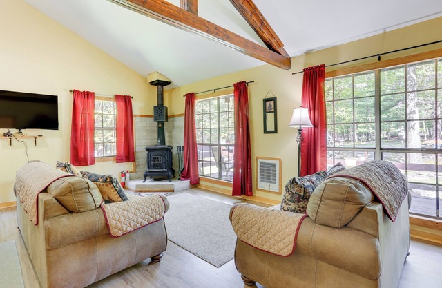 Pools & Ski Access: Lackawaxen Cottage w/ Deck!