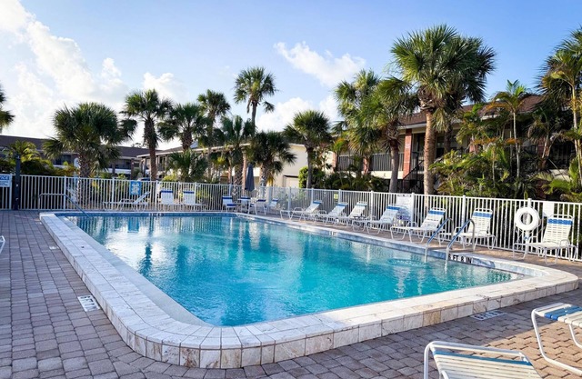 Poolside 2BR – Boca to Manasota in Minutes