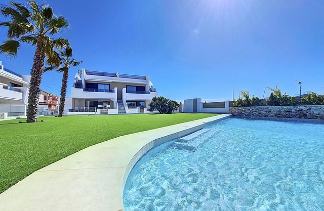 Apartment am Pool mit Terrasse, Parkplatz und WLAN