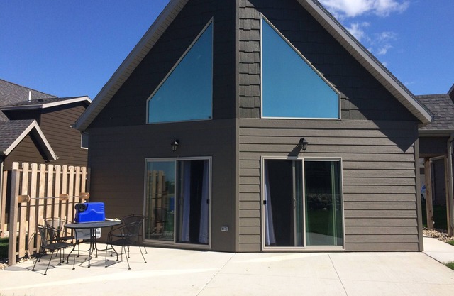 Poolside Cabin 178 im Bridges Bay Resort auf dem East Okoboji Lake