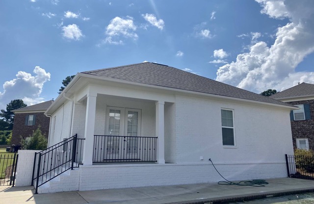 Poolside condo close to Ole Miss campus and Historic Oxford Square