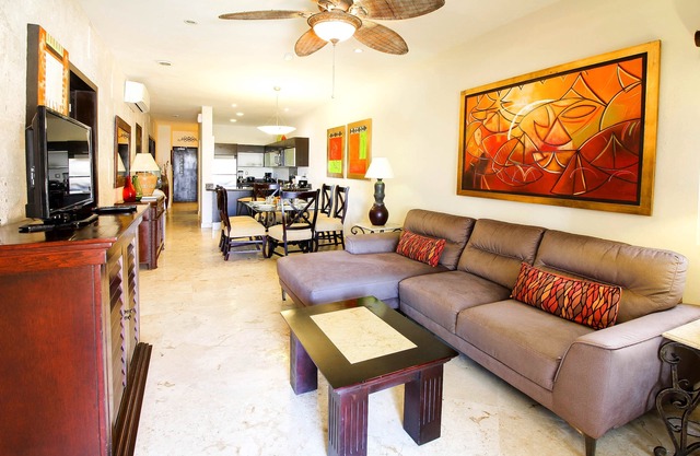 Schöne 2 Schlafzimmer Wohnung direkt am Strand in Playa del Carmen !! (102 Riff)