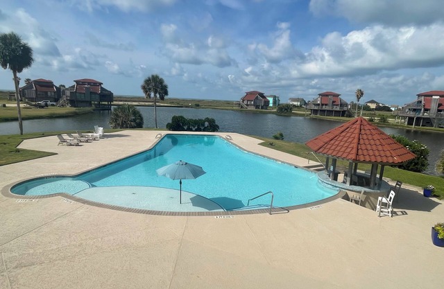 Poolside Condo with Gulfview - Bahia de Matagorda Clubhouse