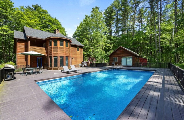 Poolside Luxe at Long Pond