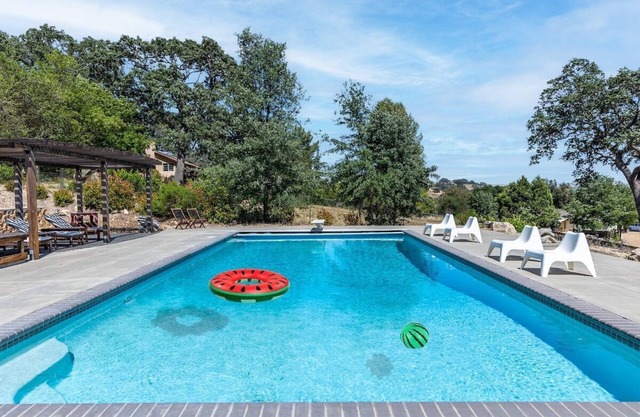 Poolside Paradise in Wine Country- Templeton, Ca