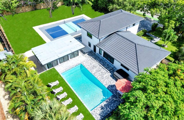 Poolside Retreat | Near the Ave