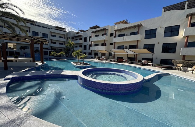 Poolside Villa 4 at Club Cerralvo with AC/WiFi and walking distance to beaches