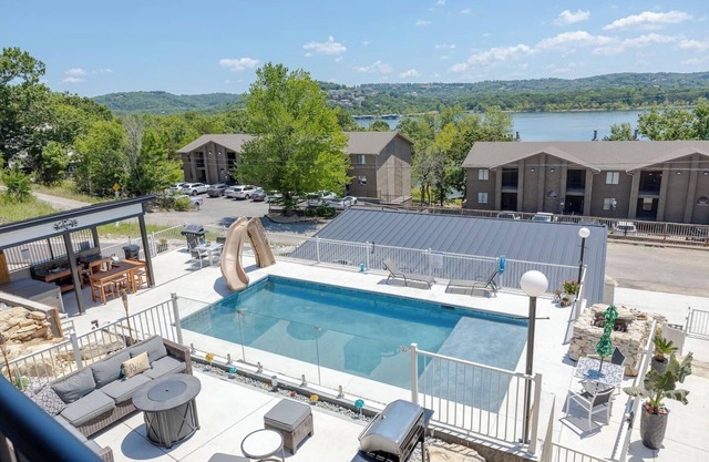 Poolside Villa 2BD -Game Room- Hot Tub- Lake View!