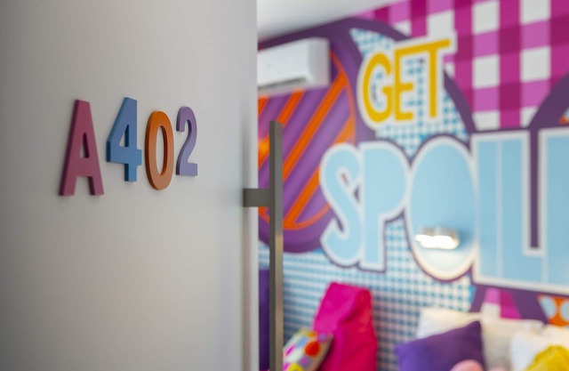 Pop Art Indulgence Studio A402, FERIENWOHNUNGEN