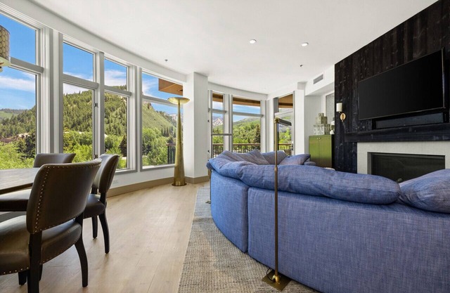 Pop Art Villa Riverfront | Panorama Residence 2B