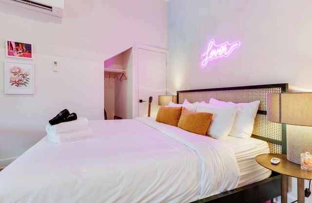 Conway C102 by AvantStay | Central Downtown NSH