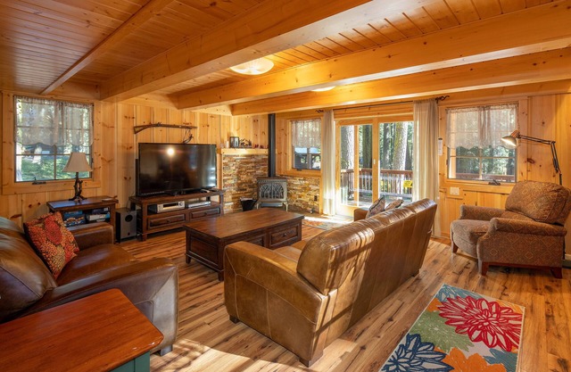 Poplar Platz: 3 BR / 3 BA Haus / Blockhütte in Homewood, Schlafm��glichkeiten für 8