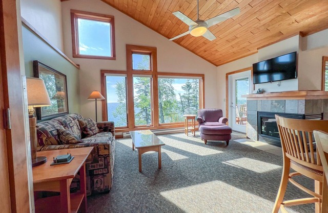 Poplar River Condos 522 - Lake Superior - Lutsen, MN