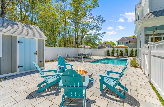 Popponesset-3-bedrooms, 3.5 baths, A/C, Pool, Firepit,