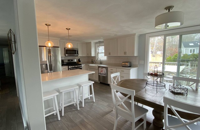 Popponesset modern beach house 6 minute walk to private beach (plenty of beds)!