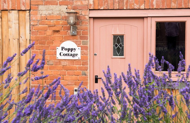 POPPY COTTAGE, family friendly, with a garden in Aylesbeare