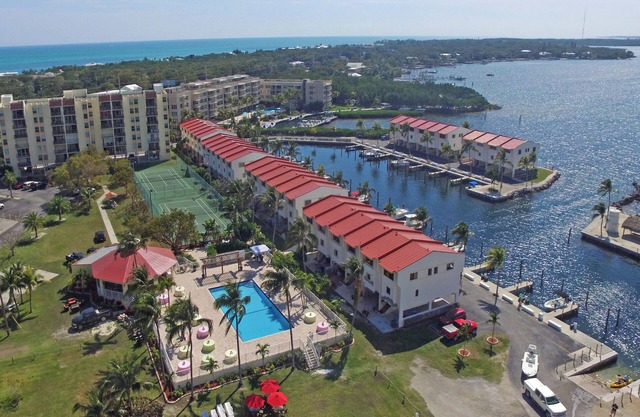 Waterfront Townhouse Futura Yacht Club, Pool, Dockage