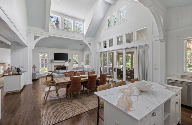 Popular West Wilson Retreat - 2 Masters on the first floor