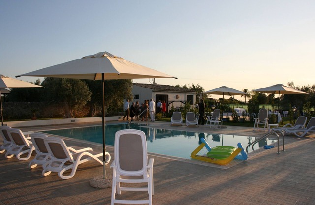 Stachelschweinhaus mit Pool und Solarium