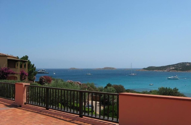 Exklusive Wohnung mit einem Schlafzimmer in einer Residenz, 50 Meter vom Meer entfernt in Porto Cervo