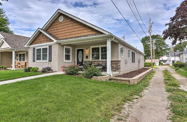 Port Clinton Home with Lake Views!
