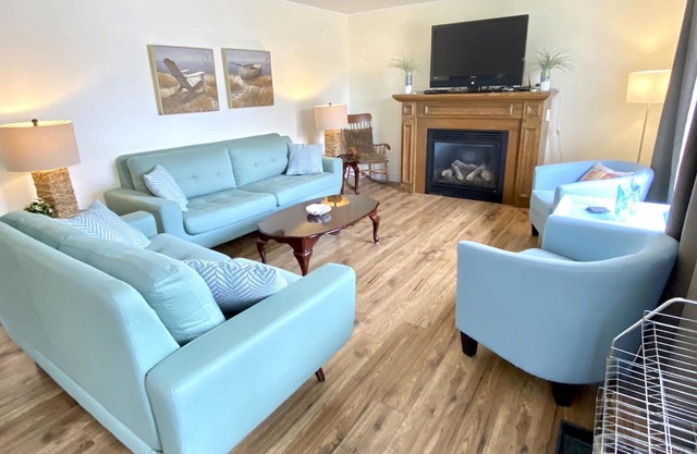 Port Elgin - 388 Green - situated conveniently between downtown and the beach.
