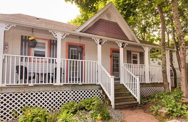 Port Williams Room -KingBed, Patio, Downtown