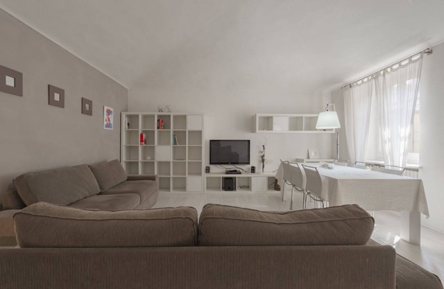 Porta Nuova AptX6 mit Balkon