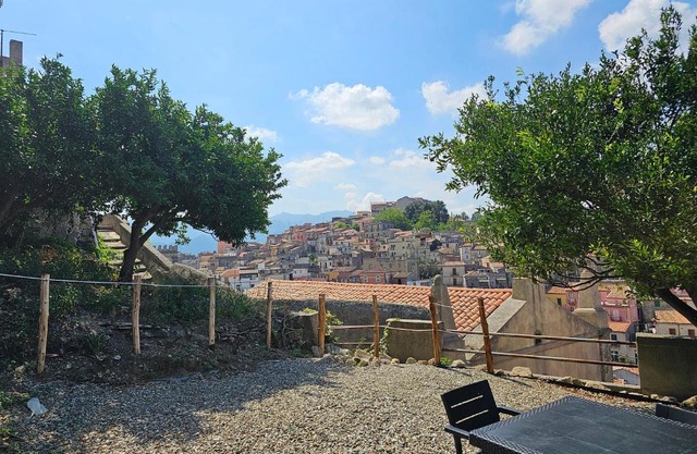 Portaterra - Spaziosa Casa con Bella Vista e Giardino