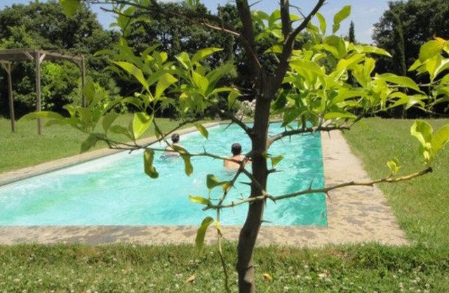 Portico Romano 25 km from Rome -100sq.m 2 BD Suite/ shared Pool / small family