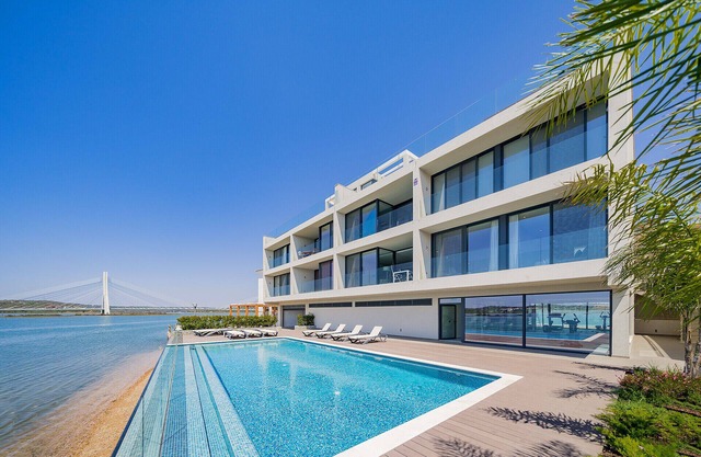 PORTIMÃO OCEAN BREEZE WITH POOL by HOMING