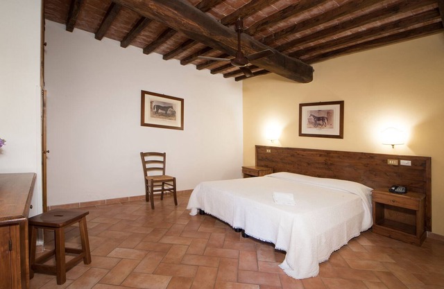 Teil mittelalterliches Dorf (211), Erdgeschosswohnung 2 Schlafzimmer 1 Badezimmer