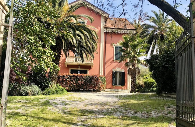 Zweifamilienhaus mit Garten Freiheit zu 200 m vom Meer und vom Zentrum von Silvi