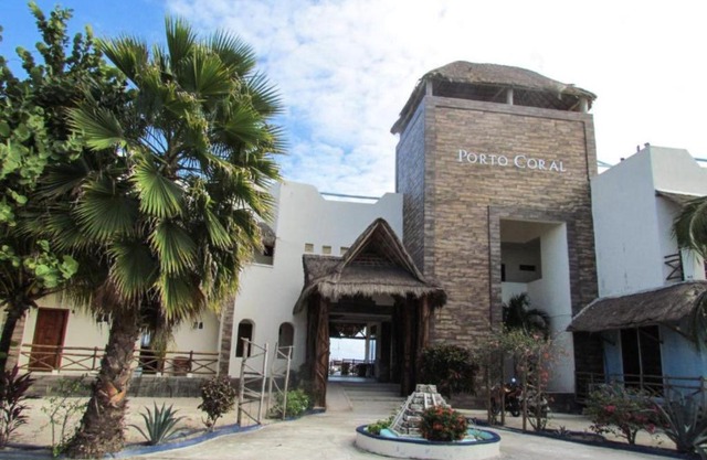 Porto Coral Hotel & Suites
