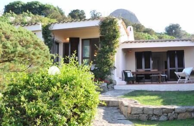 Schöne Villa mit Garten mit Blick auf das Maddalena-Archipel
