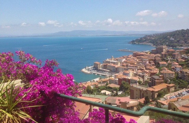 Porto Santo Stefano, large and comfortable house for 7 people, panoramic terrace