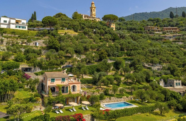 Portofino Riviera Luxury Villa - Pool and Garden - Free Parking