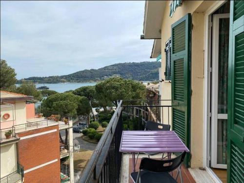 Portovenere a due passi dal mare/parcheggio privato, ampio appartamento fino a 8 persone