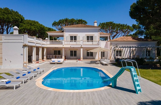 Portuguese mansion close to marina, golf and beach.
