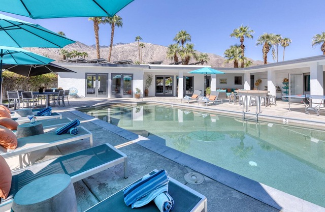 Großes komfortables 5BR + 4BA Poolhaus in ruhiger Lage mit warmem Sand