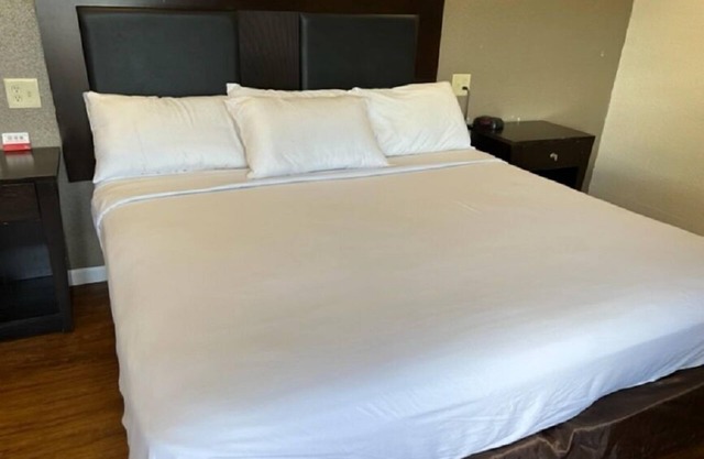 Posh Inn & Suites