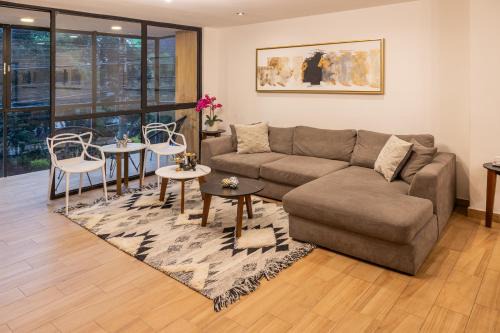 Posh Polanco Stay TVs and Desks in Each Room