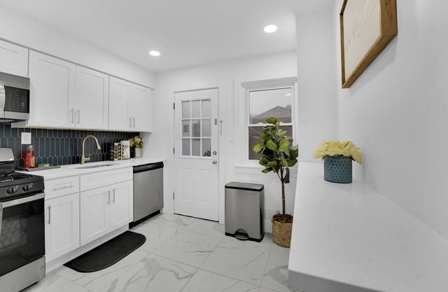 Posh Townhome North Brunswick