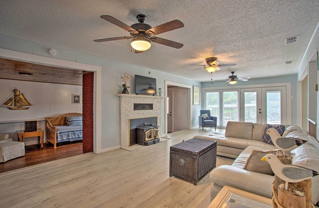 Possum Kingdom Lakefront Home w/ Patio & Dock!